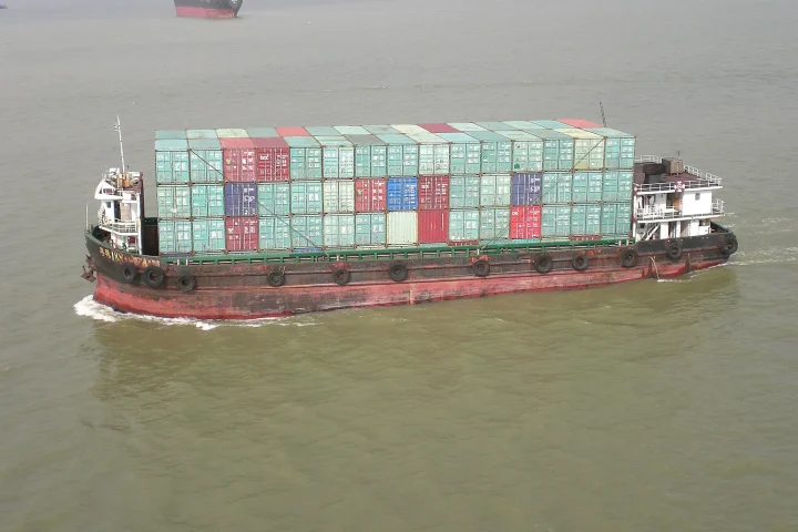 Container vessel loaded with shipping containers