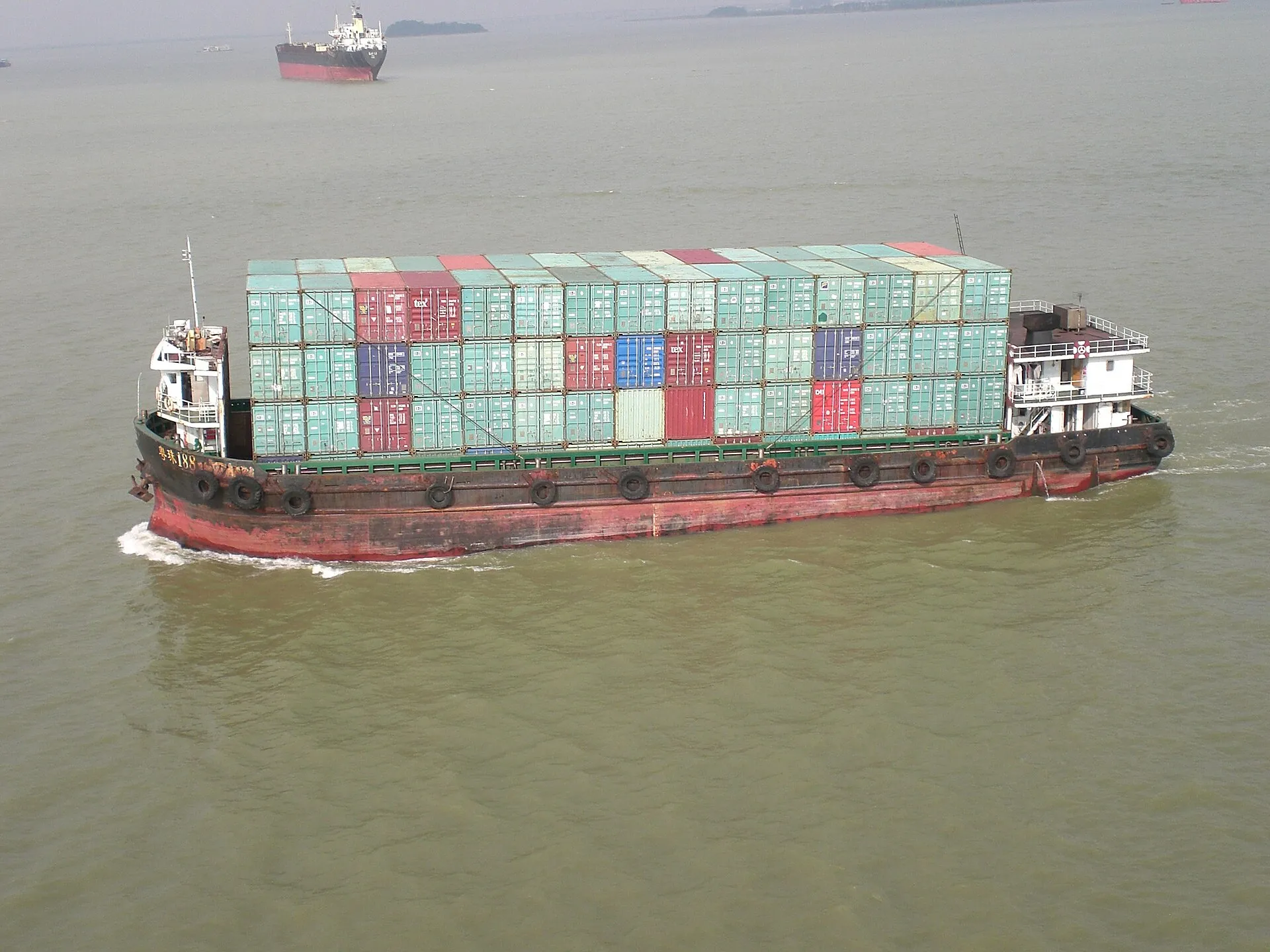 Container vessel loaded with shipping containers